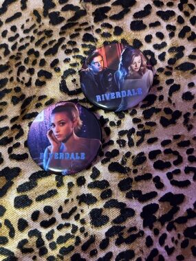 Riverdale Pin Button 2pc Set Betty Cooper Bughead Merch